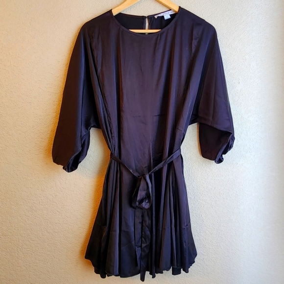 HYFVE Dresses & Skirts - HYFVE Classic Black 3/4 Sleeve Dress Size S